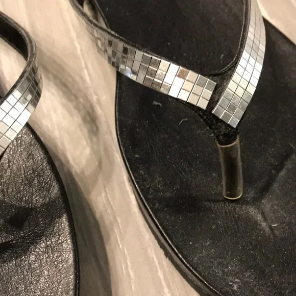 Bakers silver and black thong sandal, size 7.5 - Picture 4 of 5